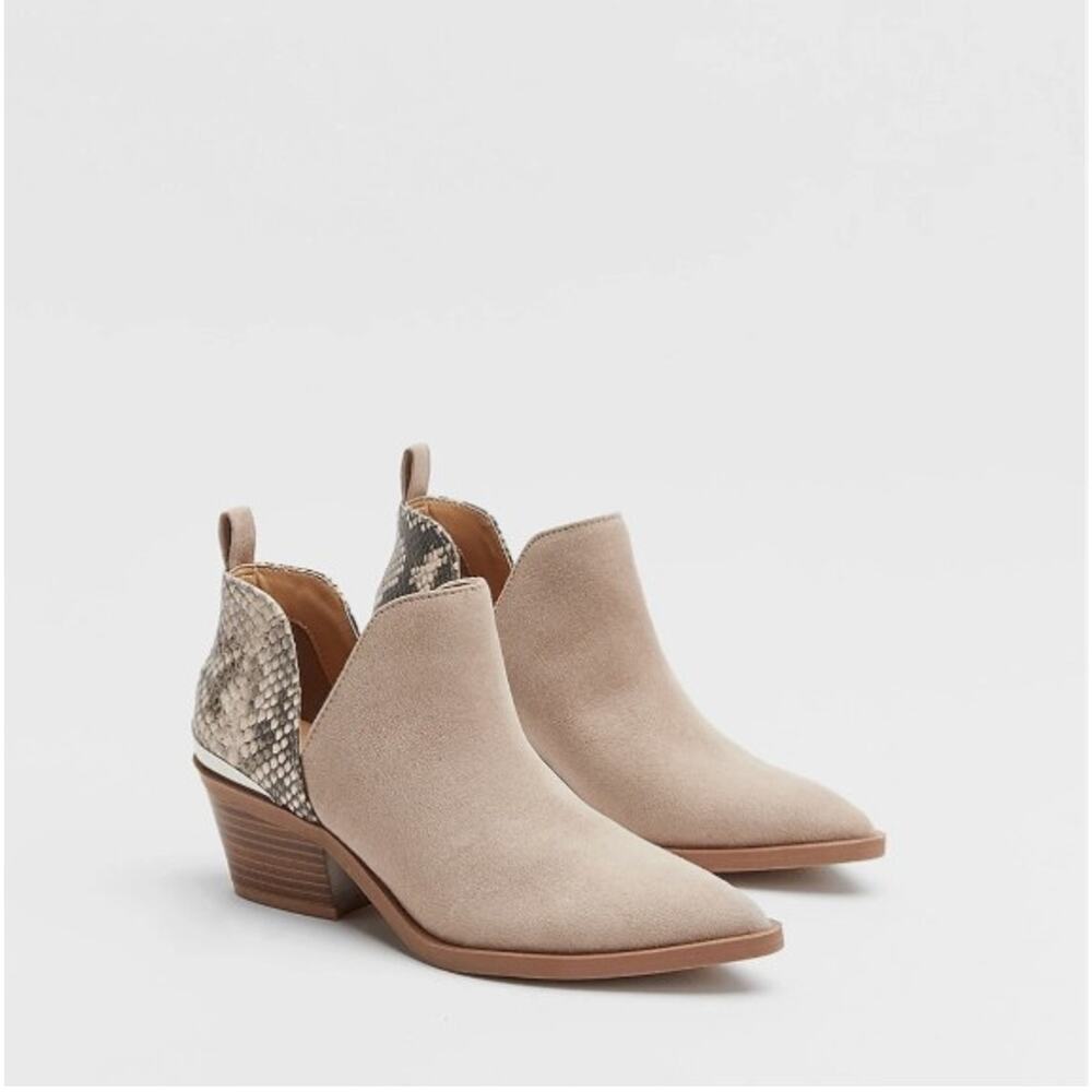 NWT EXPRESS Taupe Beige Point Toe Side Slit Metal Heel Snakeskin Booties Sz 8